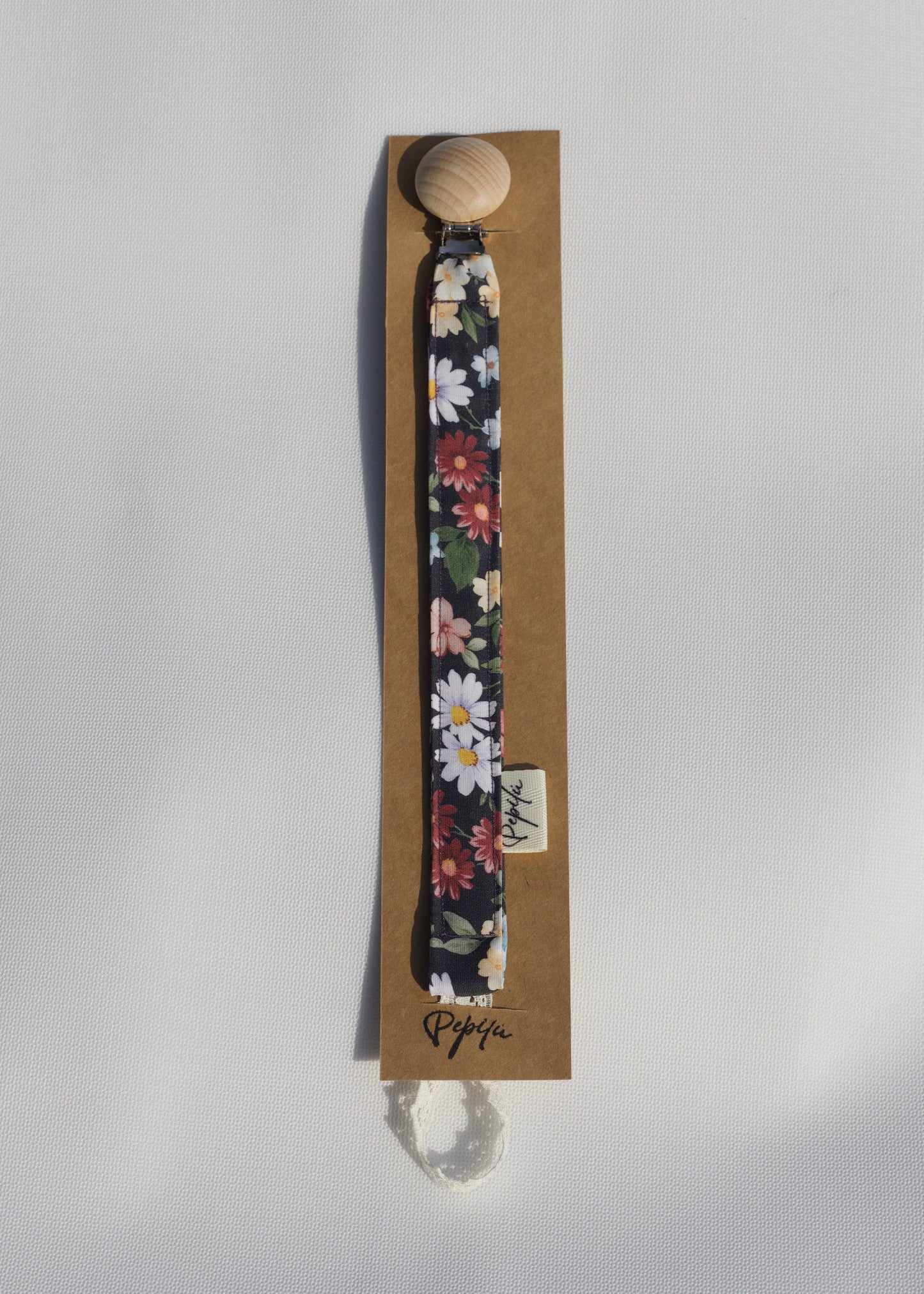 Porta Chupete Flores Circulo.